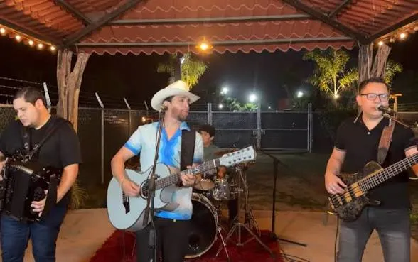 Asesinan a balazos en Sinaloa a cantante de música regional mexicana Adán R.