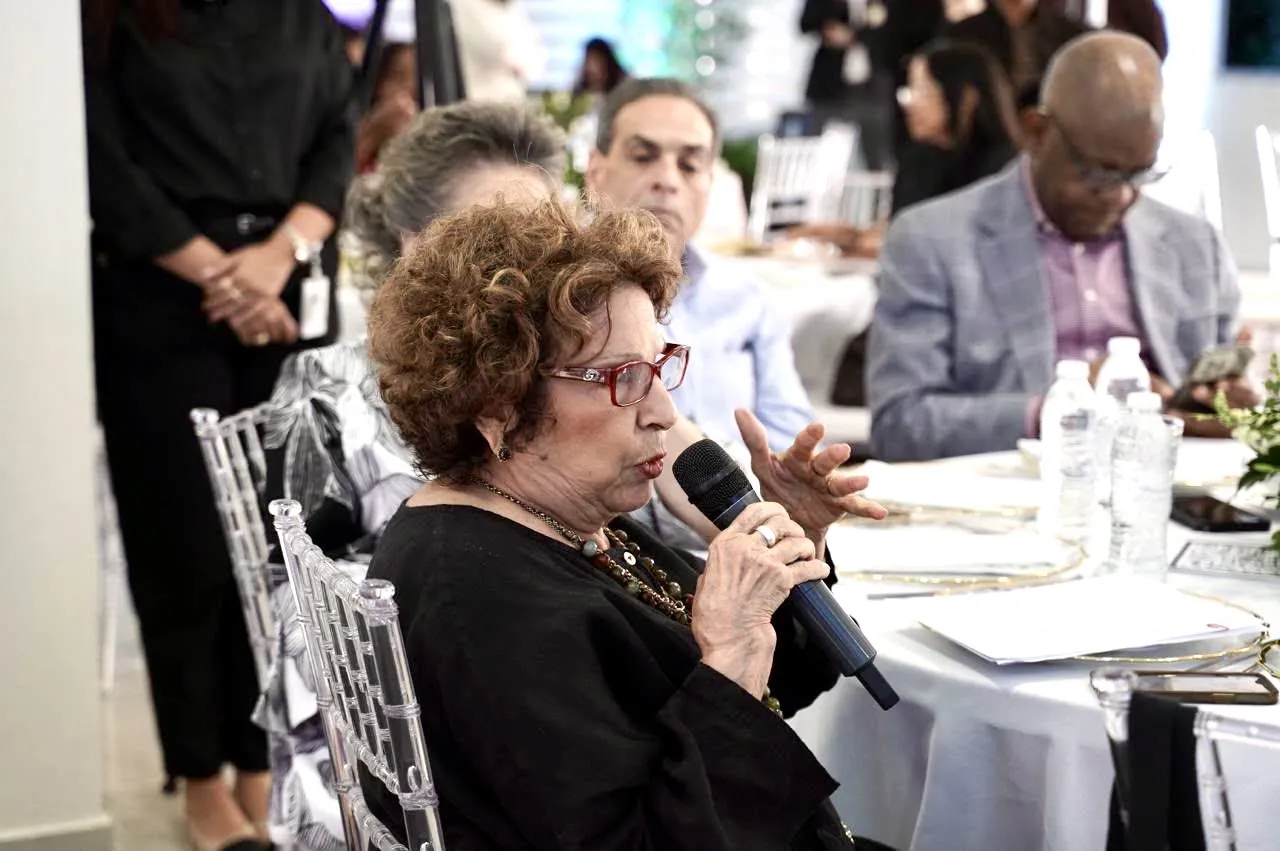 Consulta Nacional presenta a líderes de opinión la visión transformadora de la reforma educativa