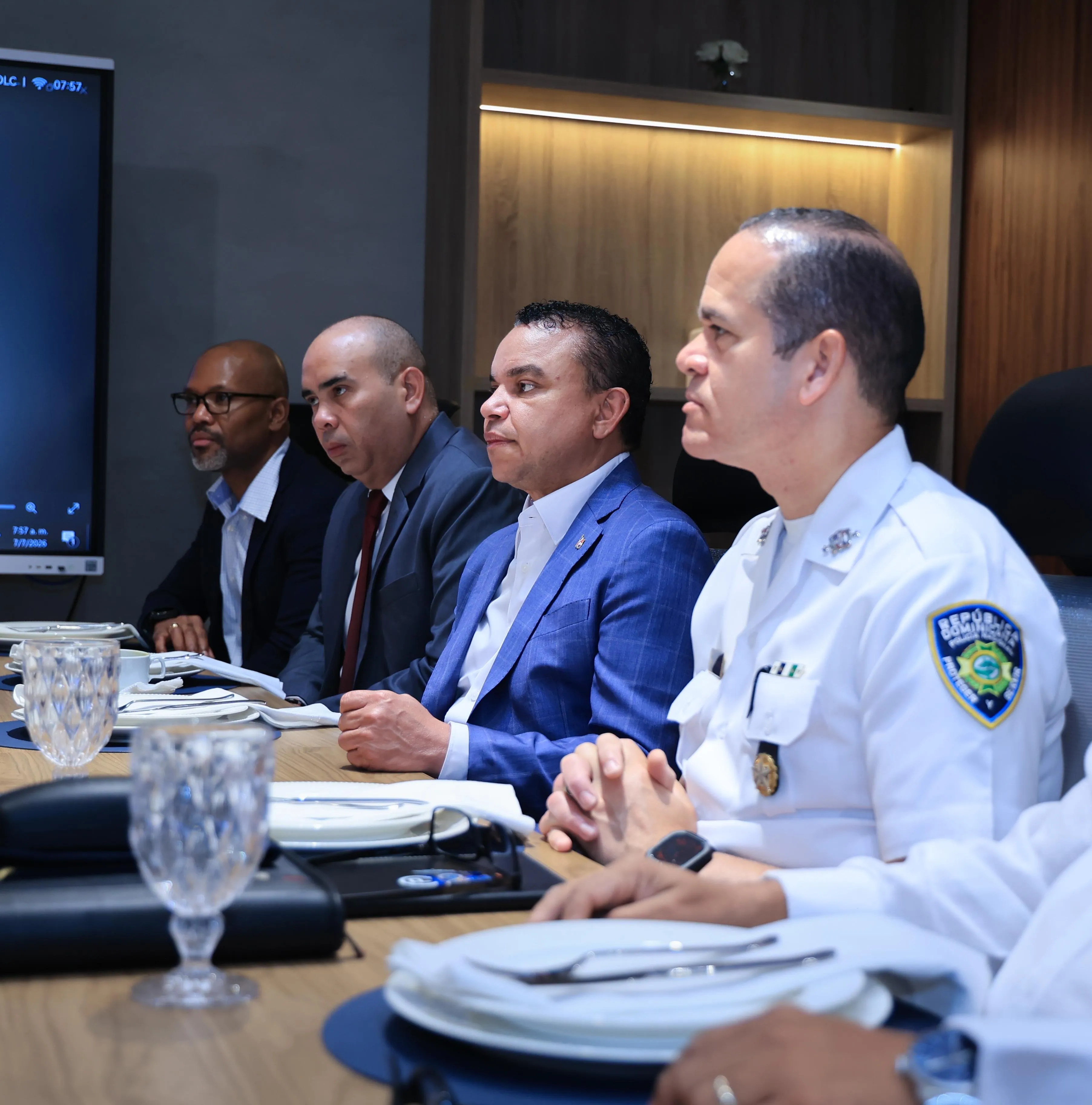 SNS y Policía Nacional articulan acciones para fortalecer la seguridad hospitalaria 