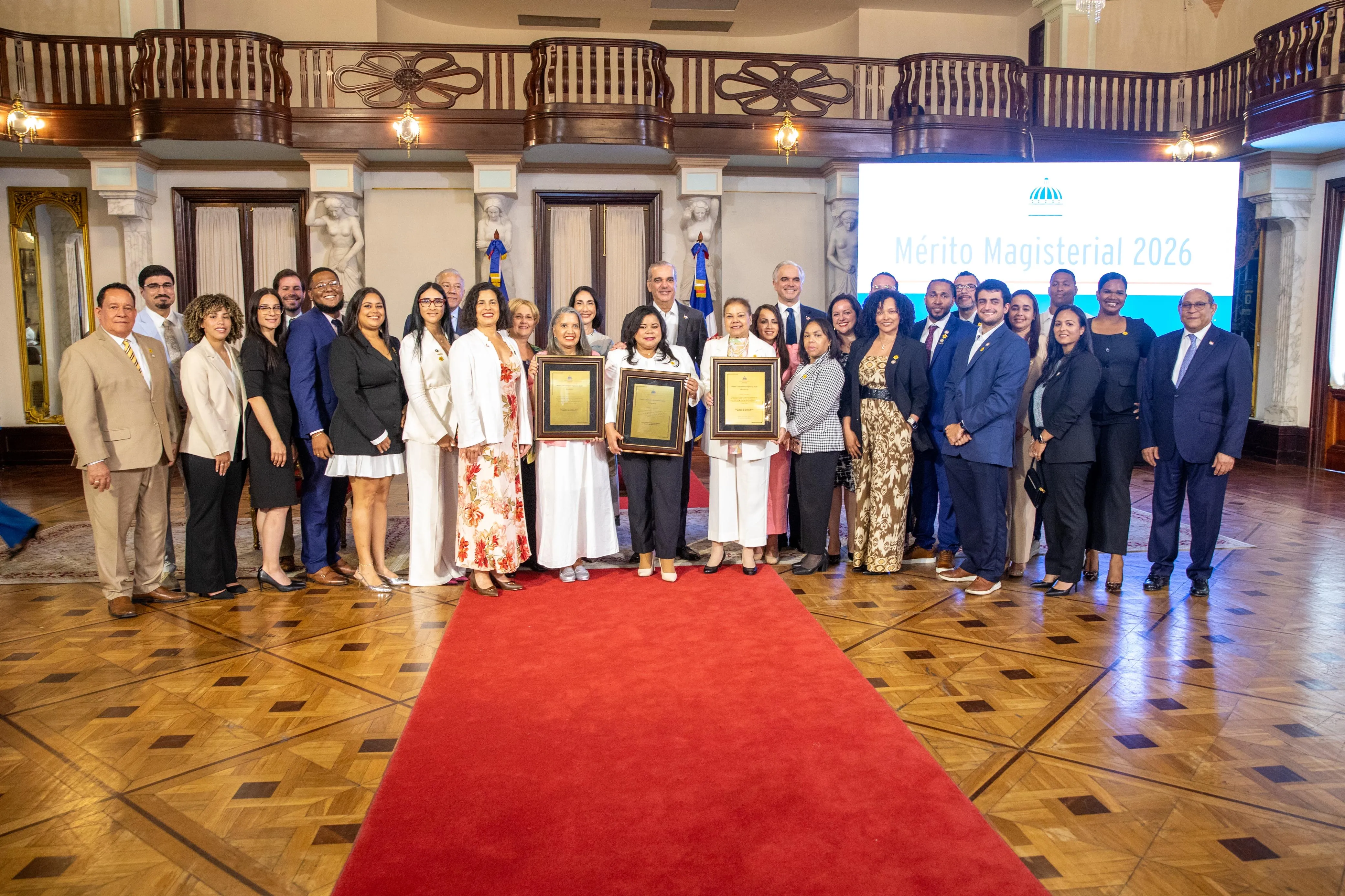 Gobierno reconoce la excelencia docente con la entrega de la Medalla al Mérito Magisterial 2026