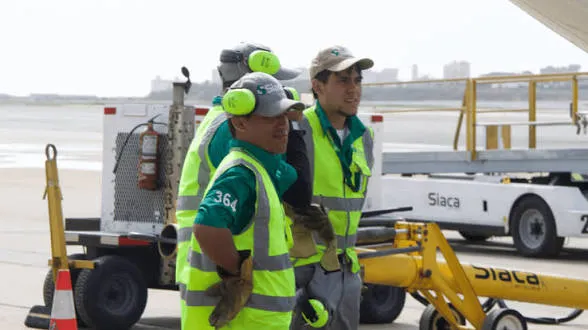 Mientras llegan los vuelos de ayuda, Maiquetía cuenta a sus muertos