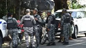 Reforma policial prohíbe revisar genitales y elimina rango de raso