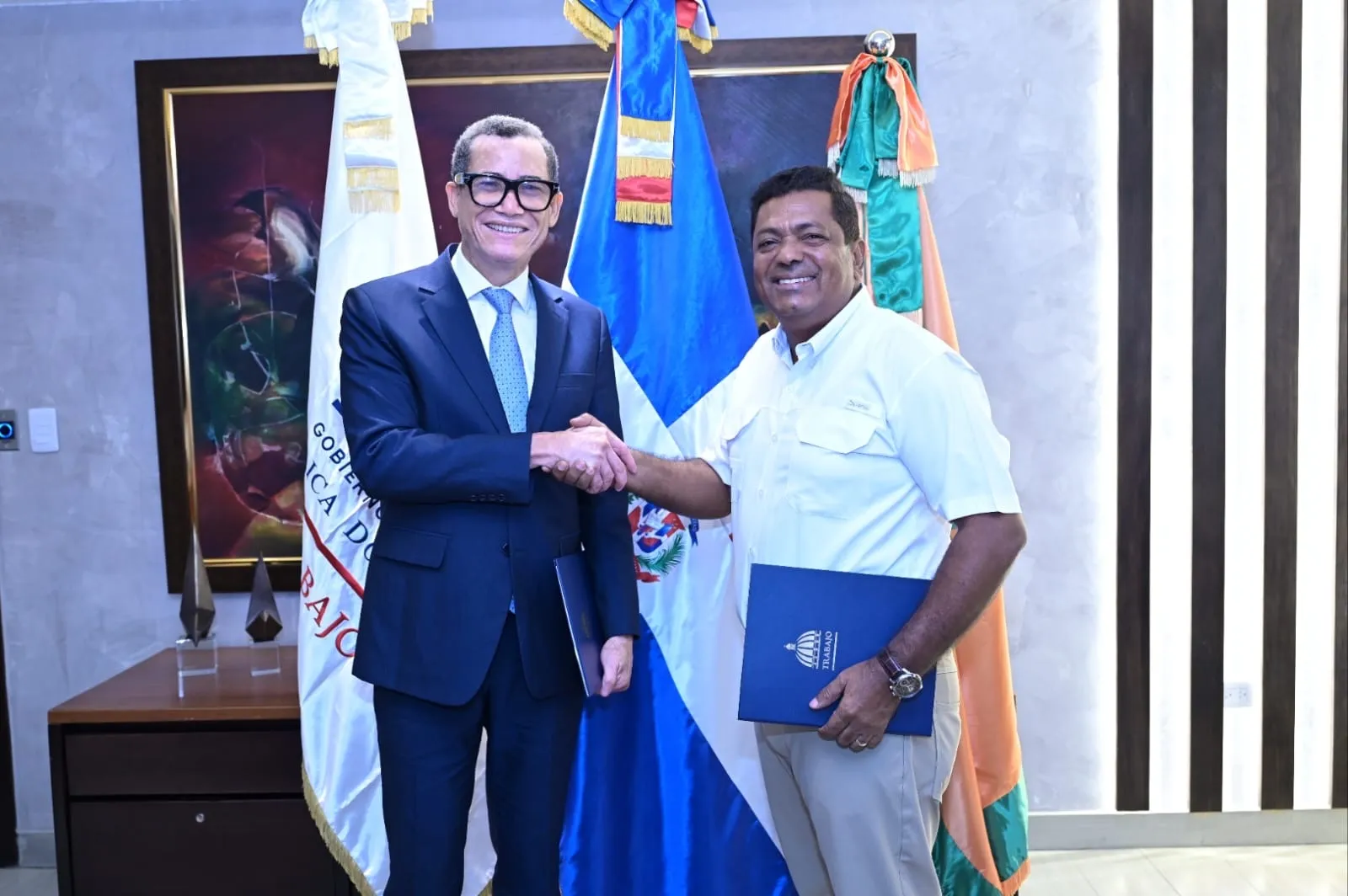 Ministerio de Trabajo y Alcaldía de Los Alcarrizos firman convenio  para construir nueva oficina de empleo en SDO