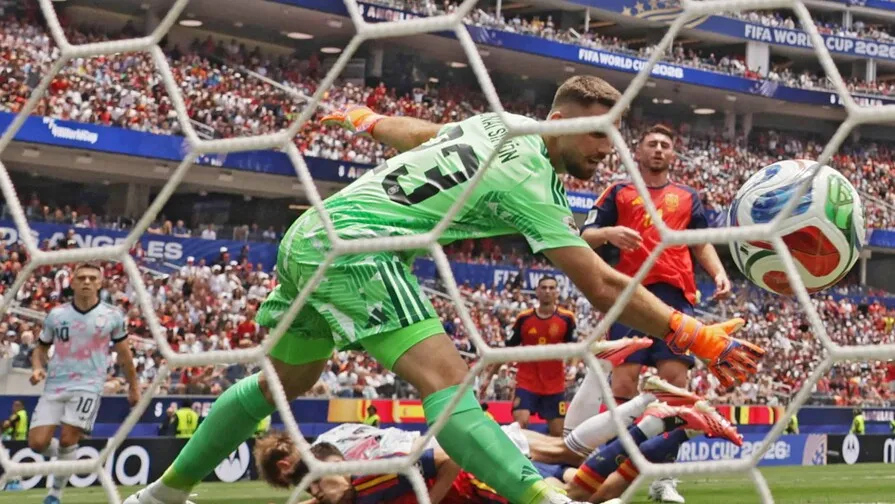 Unai Simón deja en 649 minutos el récord para un portero sin permitir un gol en un Mundial