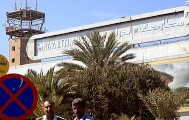 Un avión iraní se desvía y aterriza en Al Hudeida tras bombardeos en el aeropuerto de Saná