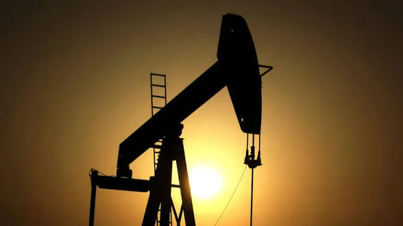 Precios del petróleo se disparan más de un 9% por conflicto en Oriente Medio