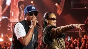 Rihanna sorprende con su regreso a los escenarios junto a Jay-Z en Nueva York