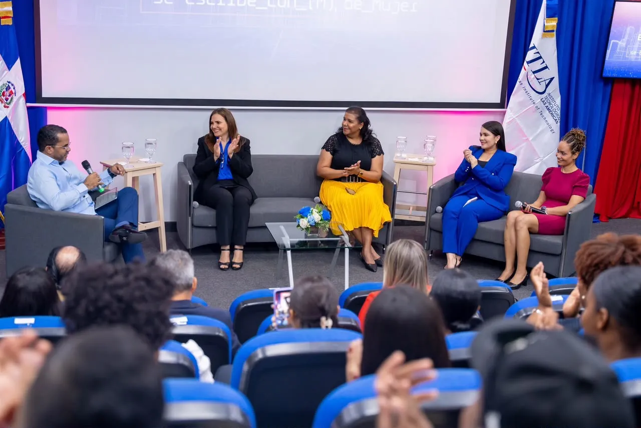 ITLA promueve el liderazgo femenino en las áreas STEAM con panel sobre innovación y tecnología