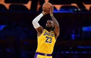 Mientras LeBron respire, que nadie aspire: El Rey frena el calendario de la NBA