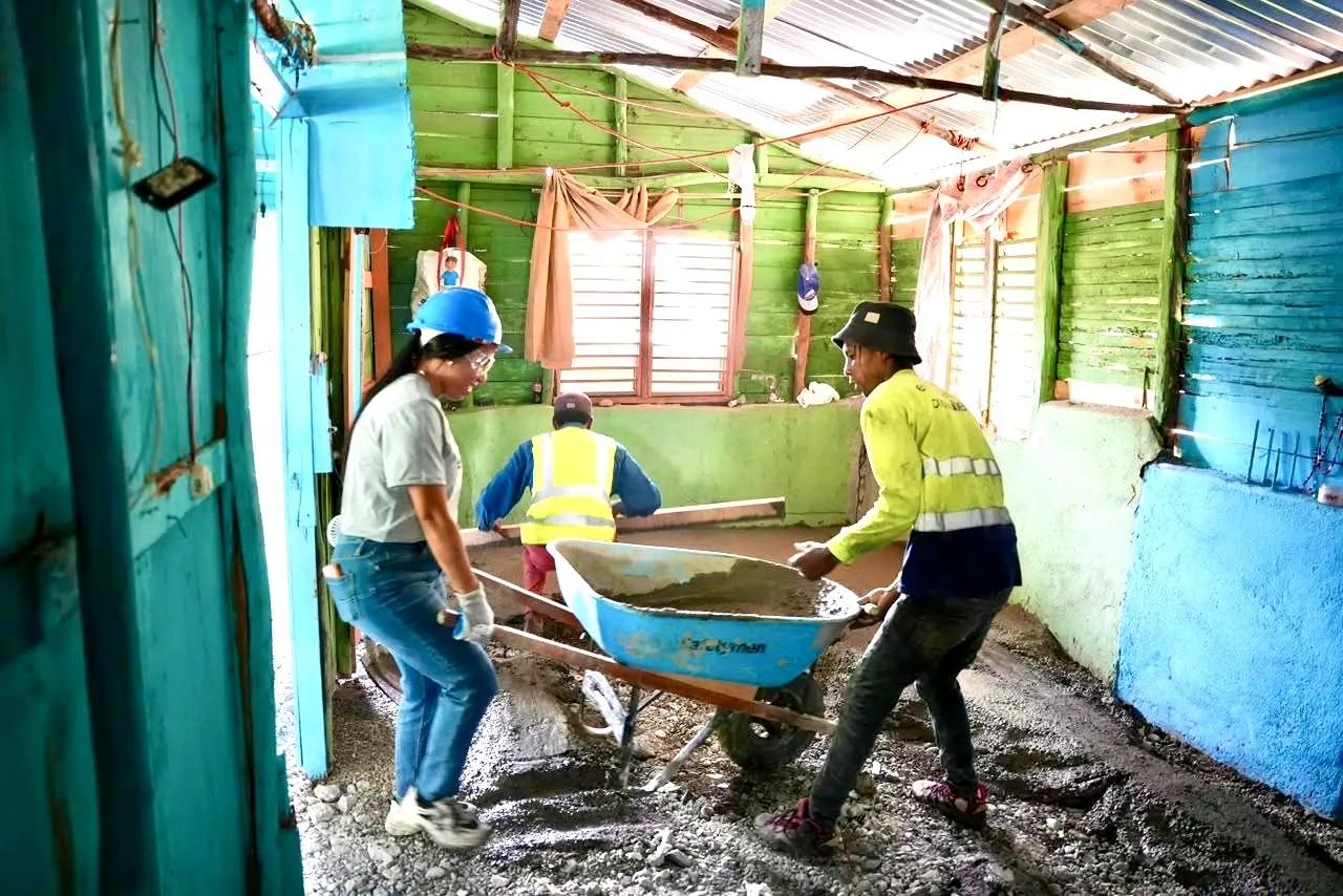 Empresas cementeras invierten más de RD$38 millones para sustituir pisos de tierra por pisos de cemento en hogares vulnerables