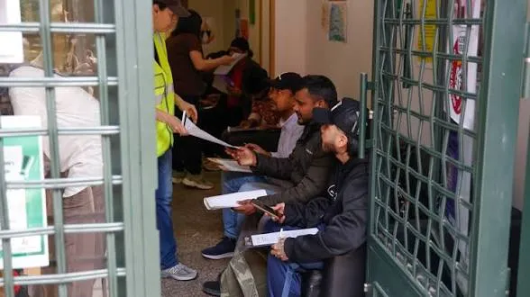 Más del 70 % de los solicitantes de regularización en España ya tienen permiso de trabajo