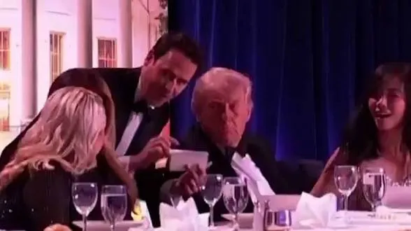 Trump vuelve a la cena de corresponsales tres meses después de caótico tiroteo