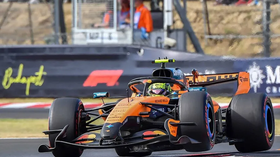 Norris domina a los Ferrari, Hamilton y Antonelli sancionados para la parrilla