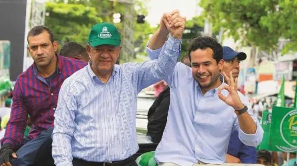 "Uno como que se acostumbra": El guiño político de Omar Fernández al asumir el papel de Leonel