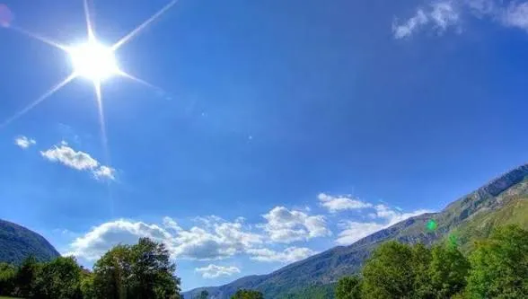 Cielo mayormente soleado y ambiente caluroso dominan el clima este martes