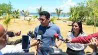 El ministro de Turismo supervisa la intervención de la playa El Faro, en San Pedro de Macorís