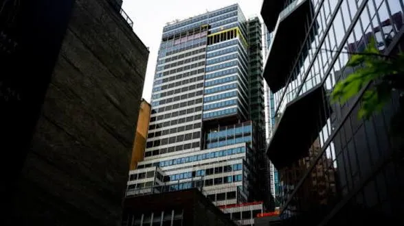Nueva York vigila conversiones de oficinas en viviendas tras suceso con rascacielos