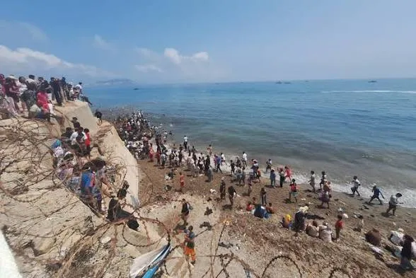 Ciudad española pide cerrar la frontera con Marruecos por la entrada de miles de migrantes