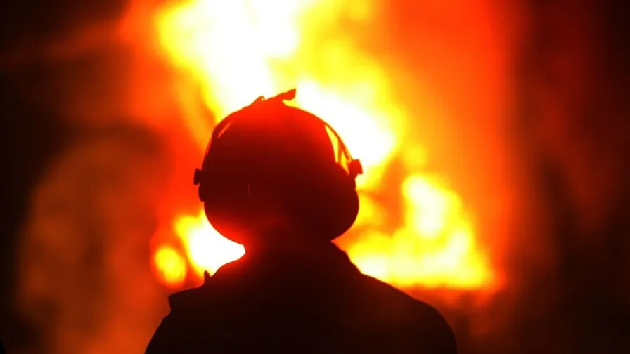 Miles de personas reciben orden de evacuación por incendios forestales en el noroeste de EE. UU.