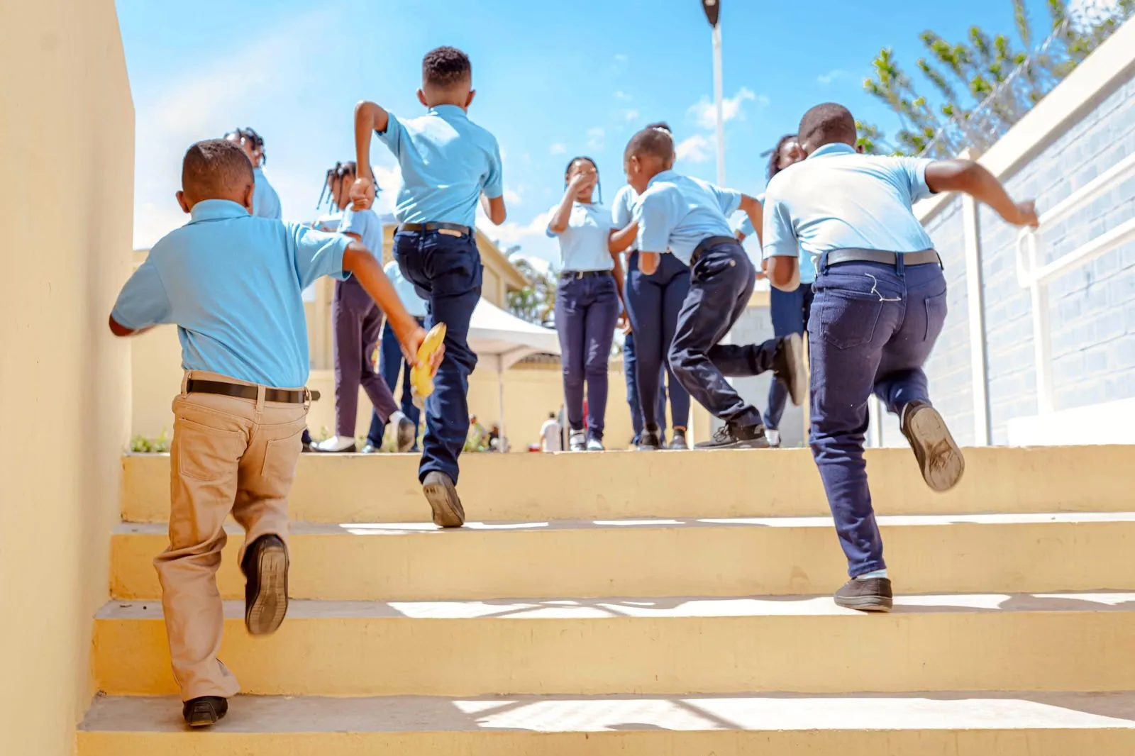 Ministerio de Educación llama a padres, madres y tutores a consultar sus datos para recibir el Bono a Mil