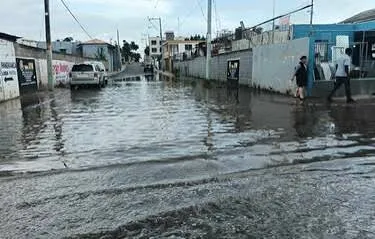 Imbornales tapados agravan inundaciones en el barrio Brisas del Este