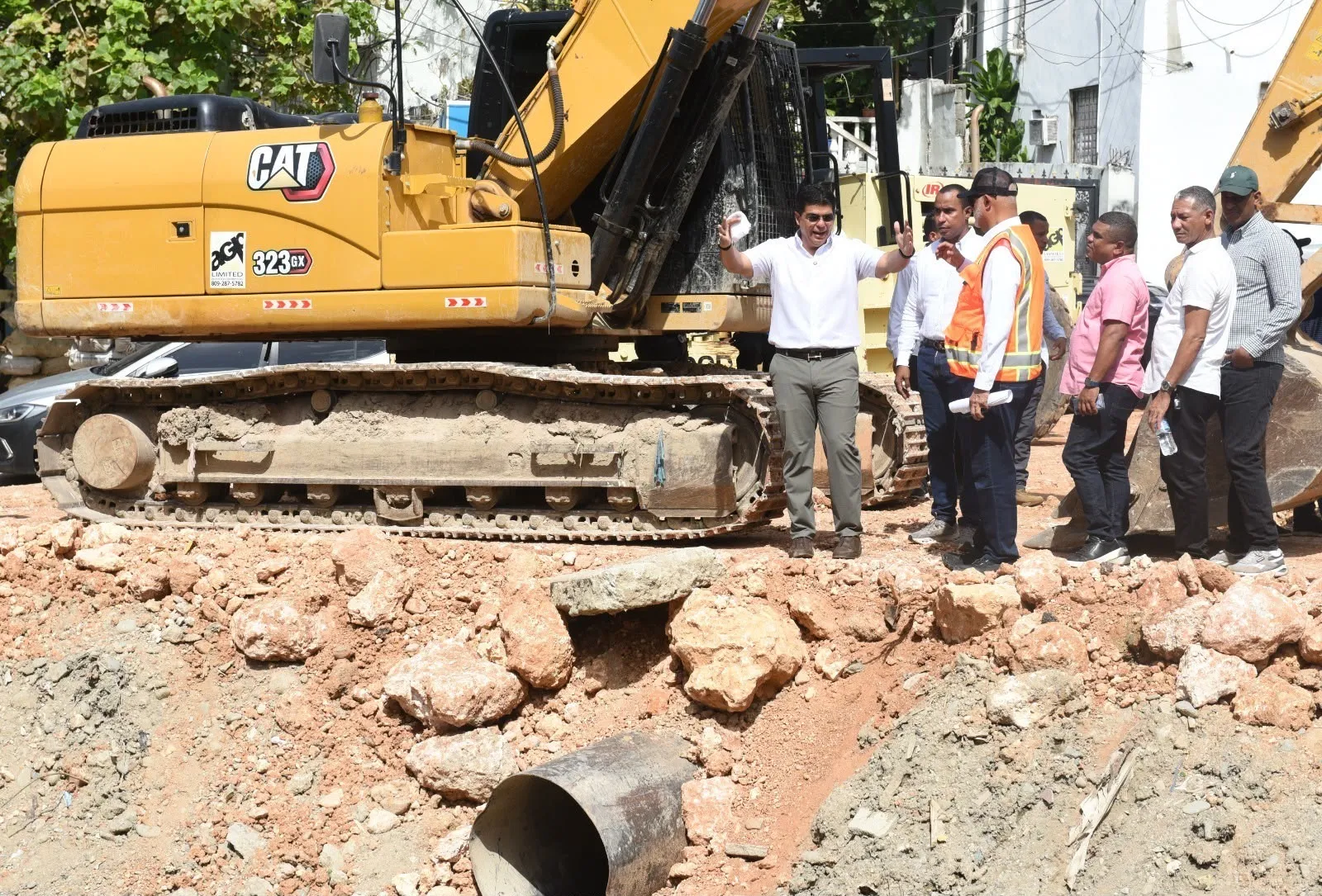 Fellito Suberví supervisa avance de trabajos en cañada Juan Valdez y Los Girasoles en el DN