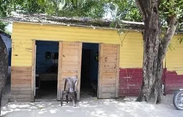 Bomberos de Jicomé, entre el riesgo de desalojo y el deterioro de cuartel que amenaza su seguridad