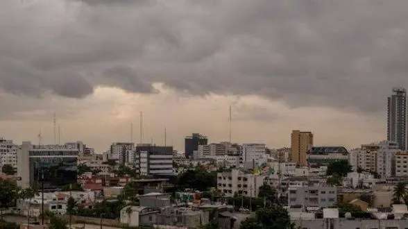 Pronostican cielo grisáceo por polvo del Sahara y temperaturas calurosas este domingo