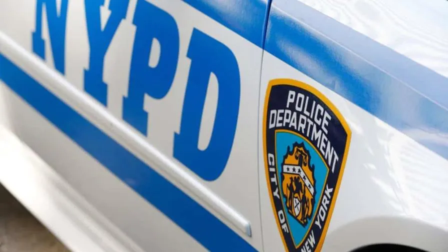 Mueren mujer y bebé de cinco meses tras volcarse una embarcación cerca de Liberty Island