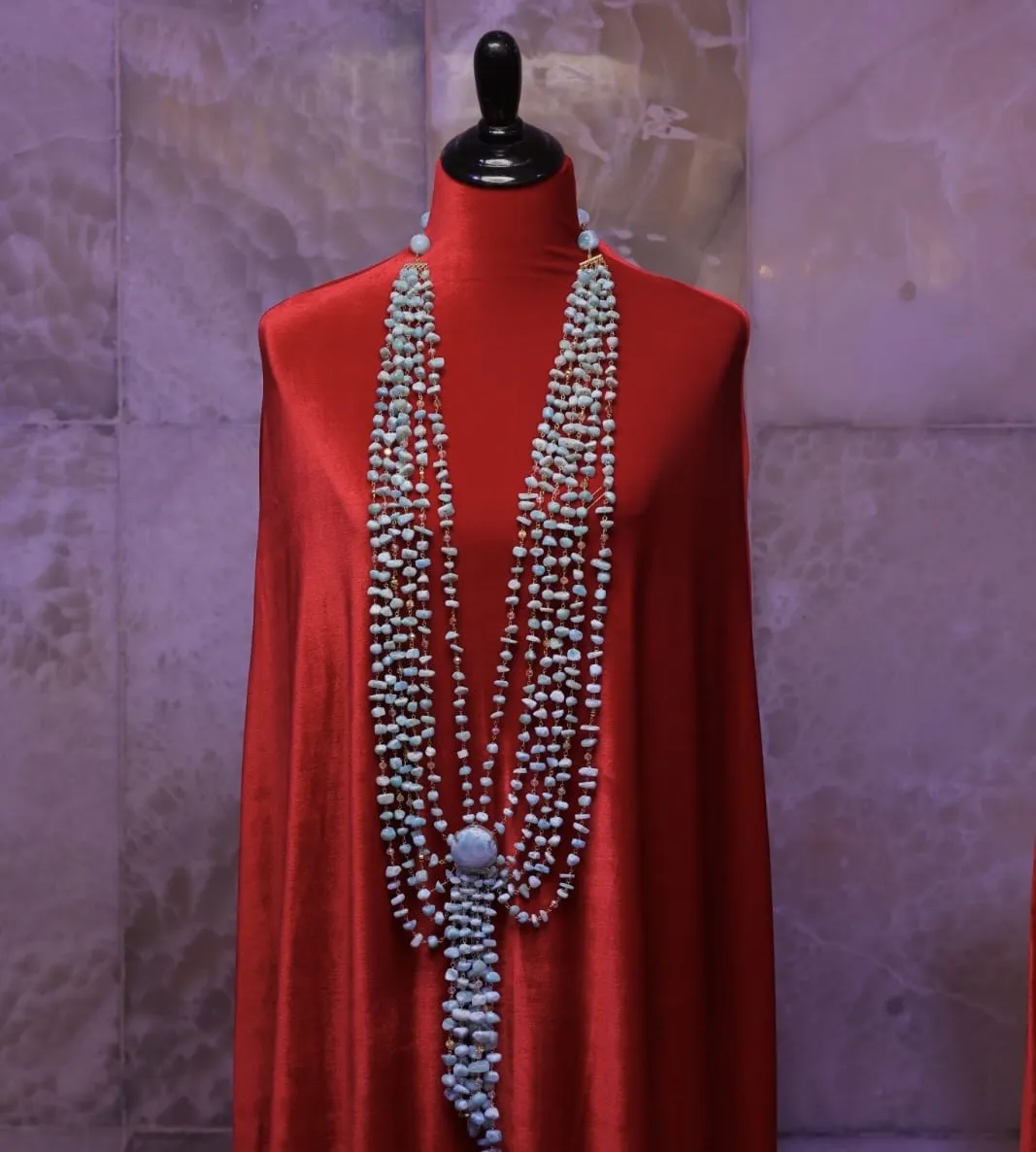 Gisselle Mancebo, La Reina del Larimar, presenta la colección “Cielo, Tierra y Mar Delirio Caribeño” en el Teatro Nacional