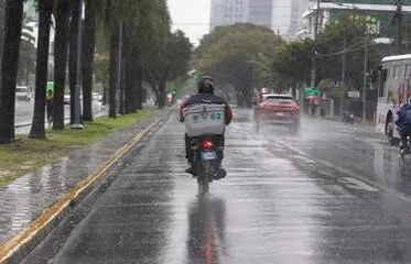 Lluvias continuarán este lunes por la influencia de una onda tropical y vaguada; el calor seguirá