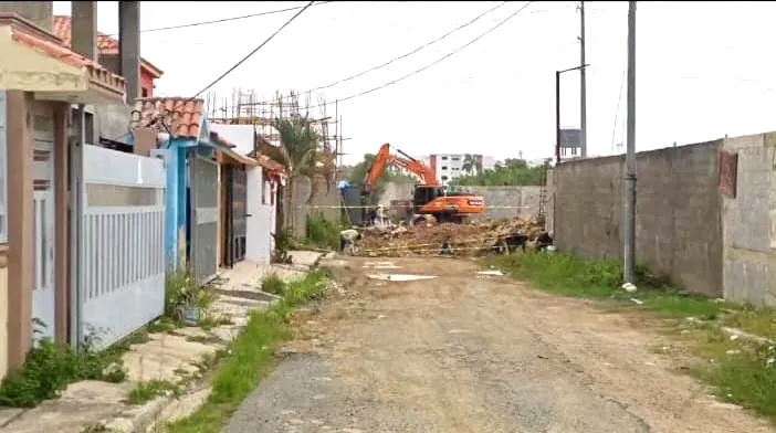 Residentes del residencial Don Miguel denuncian cierre de calle y piden intervención de las autoridades