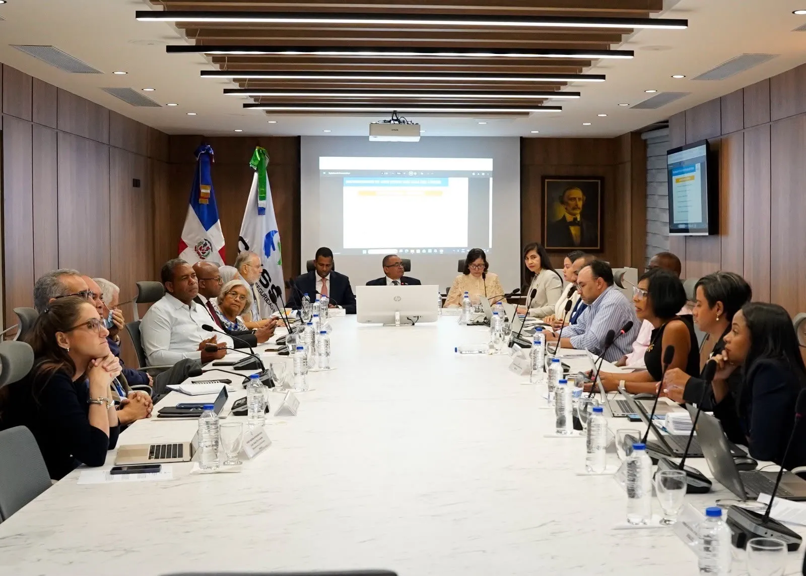 CNSS evalúa propuesta para la creación de un Fondo de Medicamentos de Alto Costo