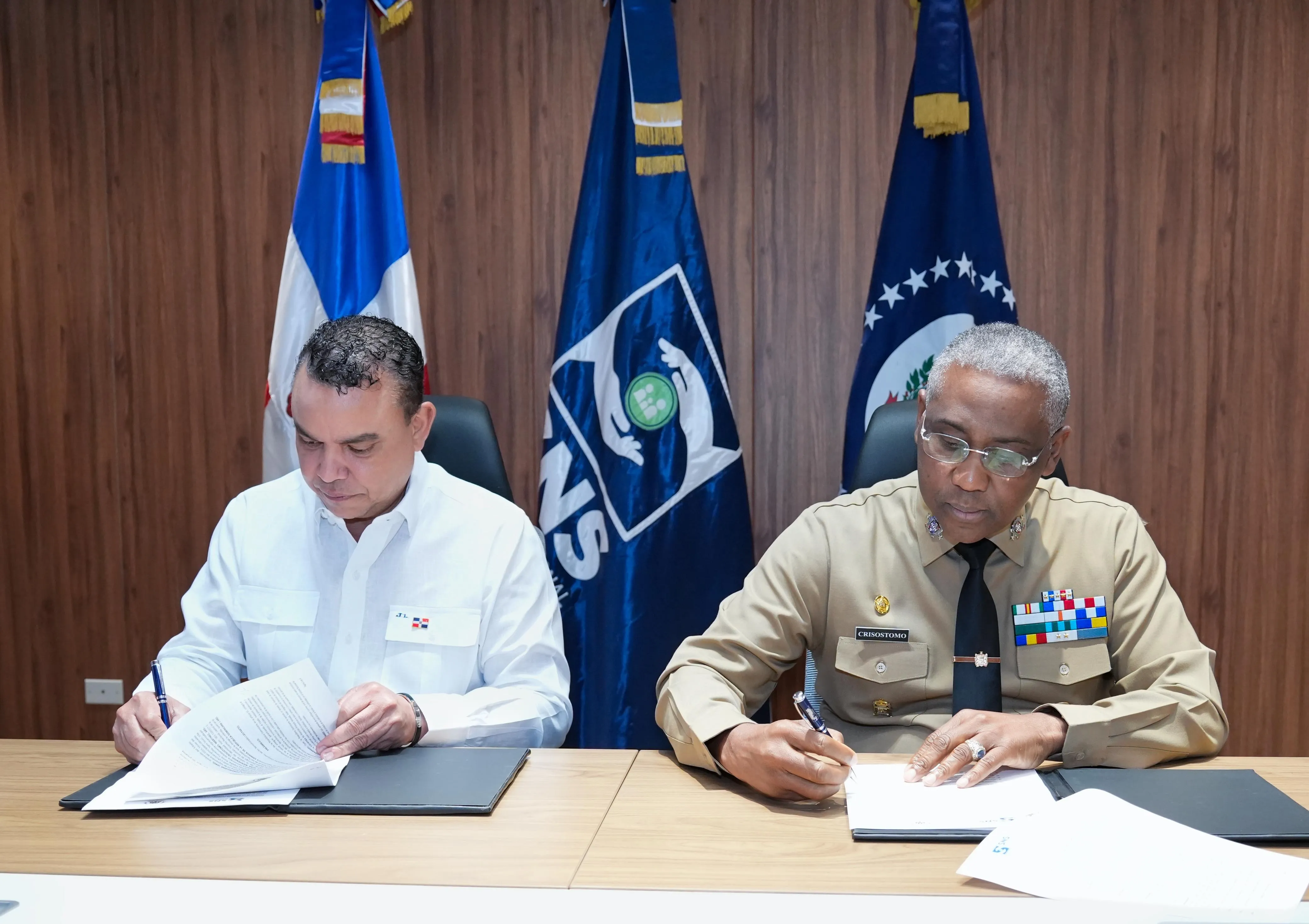 SNS y Armada Dominicana fortalecen cooperación para ampliar y mejorar servicios de salud a militares, sus familias y la comunidad