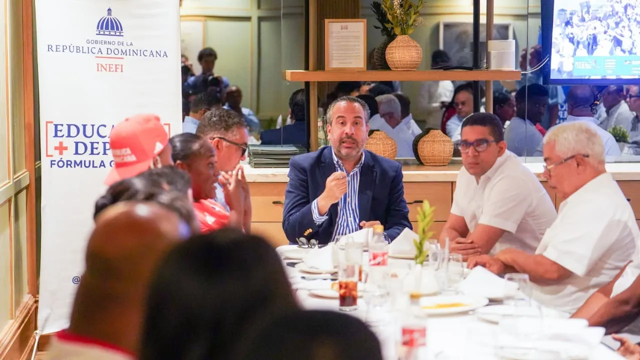 Alberto Rodríguez agasaja medallistas centroamericanos 2026 provenientes de los Juegos Escolares INEFI 2023 y 2025
