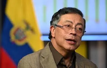 El Senado colombiano autoriza al expresidente Petro a salir del país por un año