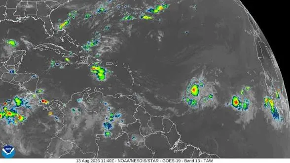 Dos disturbios atmosféricos y la tormenta Cristóbal activan la temporada ciclónica