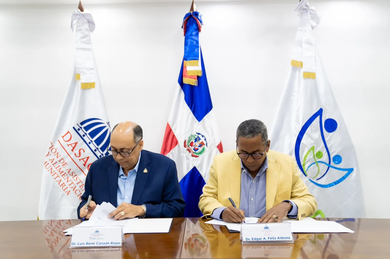 DASAC y ARS SEMMA firman acuerdo para ampliar atención integral y asistencia social al sector magisterial