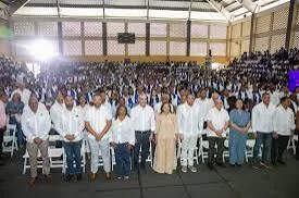 Luis Abinader encabeza graduación de 1,156 jóvenes de Oportunidad 14-24 en el Sur