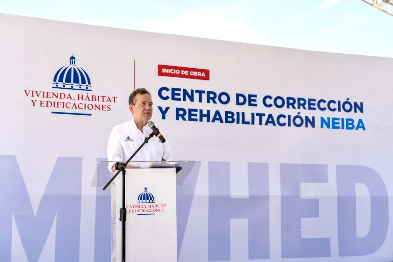 Ministro Ito Bisonó inicia en Neiba construcción del noveno CCR de los 10 anunciados por el presidente Abinader para 2026