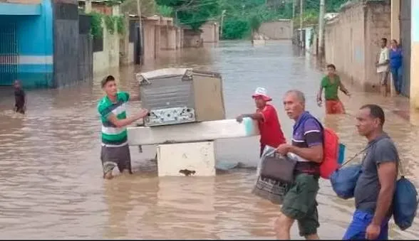 Intensas lluvias provocan tres muertes e inundaciones en Venezuela