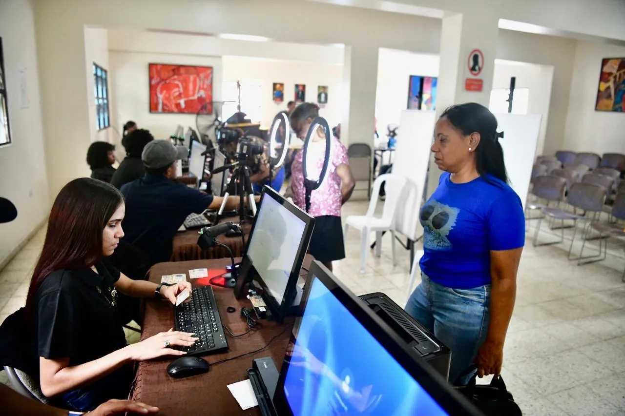 JCE beneficia a 1,762 ciudadanos en Bajos de Haina durante la "Semana de los Registros Civiles de AL y el Caribe"  