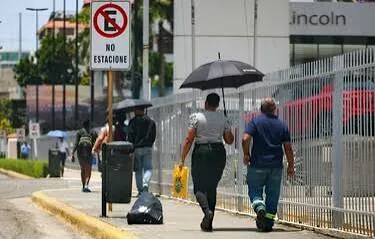 Polvo del Sahara, calor y lluvias por vaguada dominan el clima este jueves