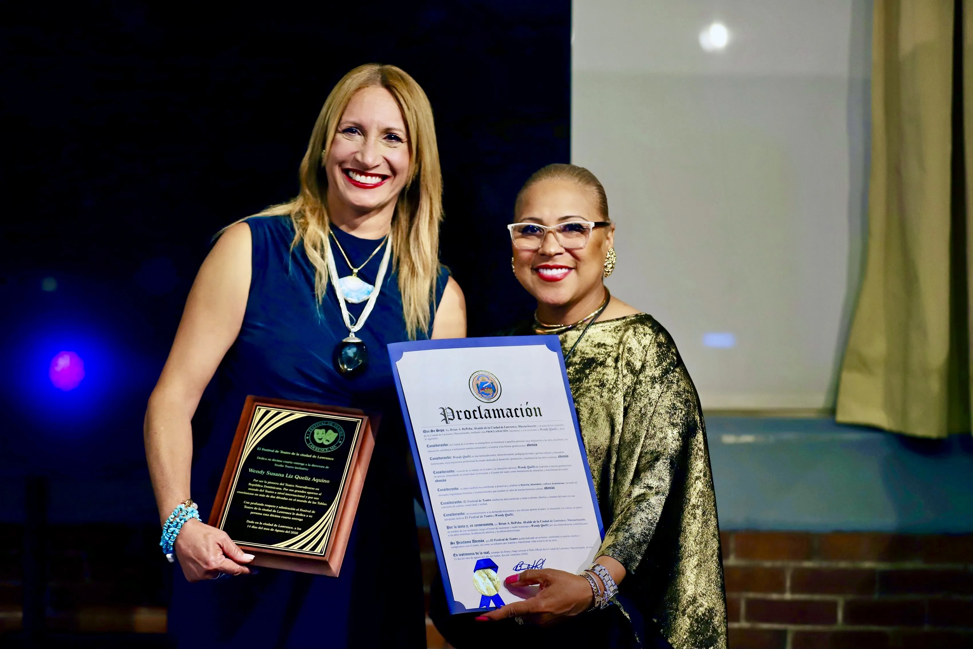 Wendy Queliz recibe cinco reconocimientos en Estados Unidos por su destacada labor en el teatro inclusivo