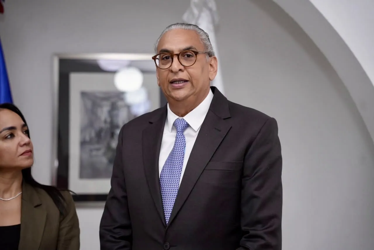 Faride Raful juramenta a José Benedicto Hernández como director del Instituto Nacional de Migración
