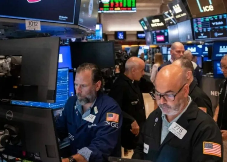 Wall Street Cierra La Semana En Rojo: Nasdaq Cae 2% Pese Al Repunte Del Viernes