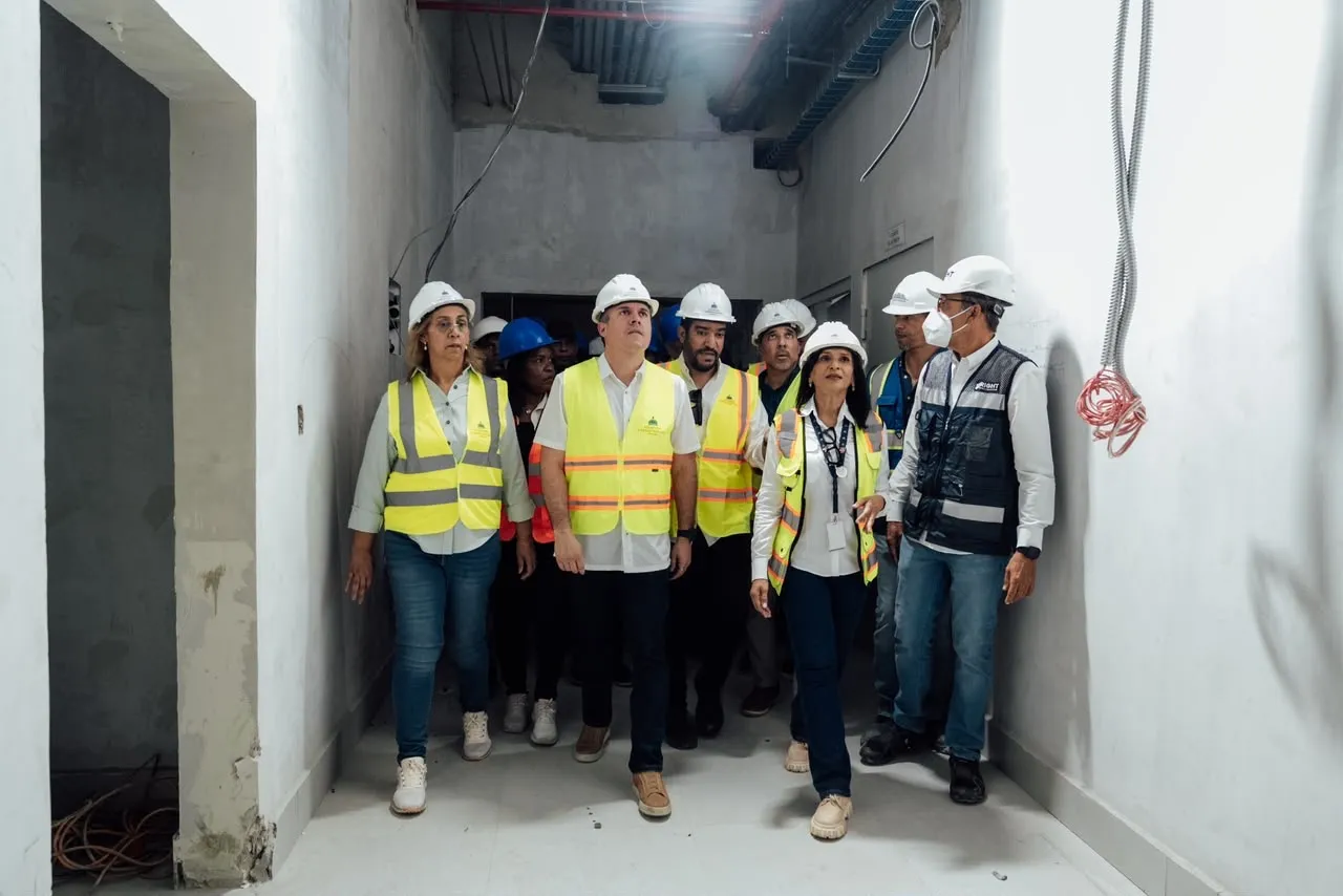 Ministro Jean Luis Rodríguez supervisa construcción del Hospital Traumatológico de San Cristóbal