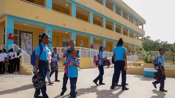 Educación inicia nuevo año escolar apostando por fortalecer los aprendizajes y la inclusión de la IA