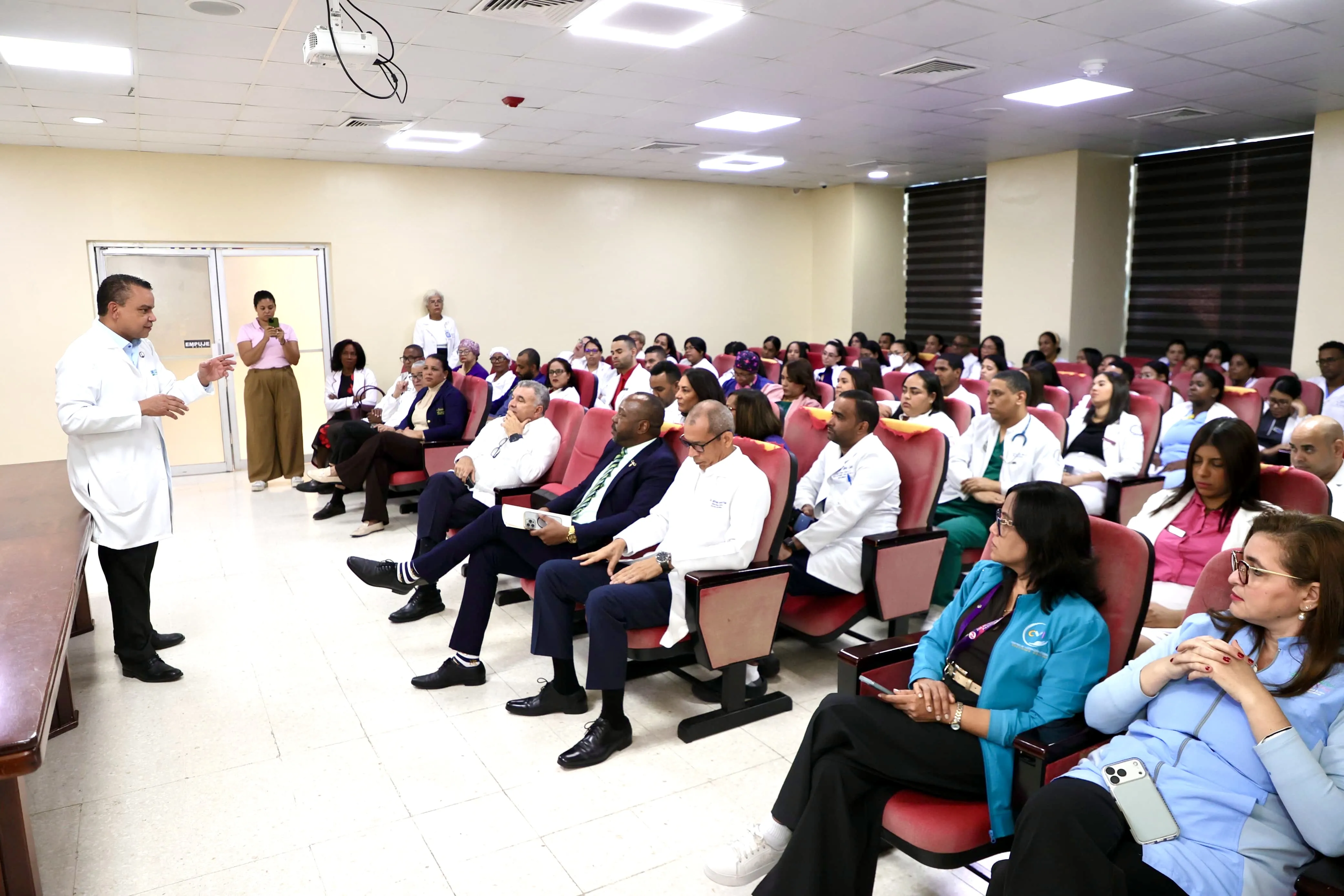 Director  SNS inicia recorrido por maternidades del país; establece tolerancia cero a la mortalidad materno infantil  evitable
