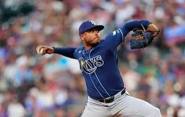 Freddy Peralta comanda el triunfo de los Rays sobre los Tigres con seis entradas en blanco